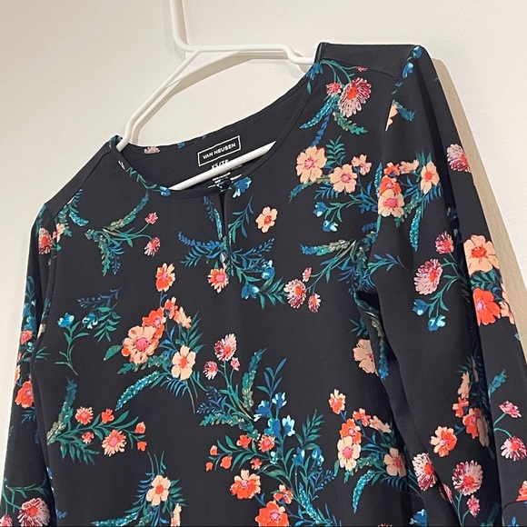 Van Heusen Floral Blouse with Keyhole - Picture 2 of 3